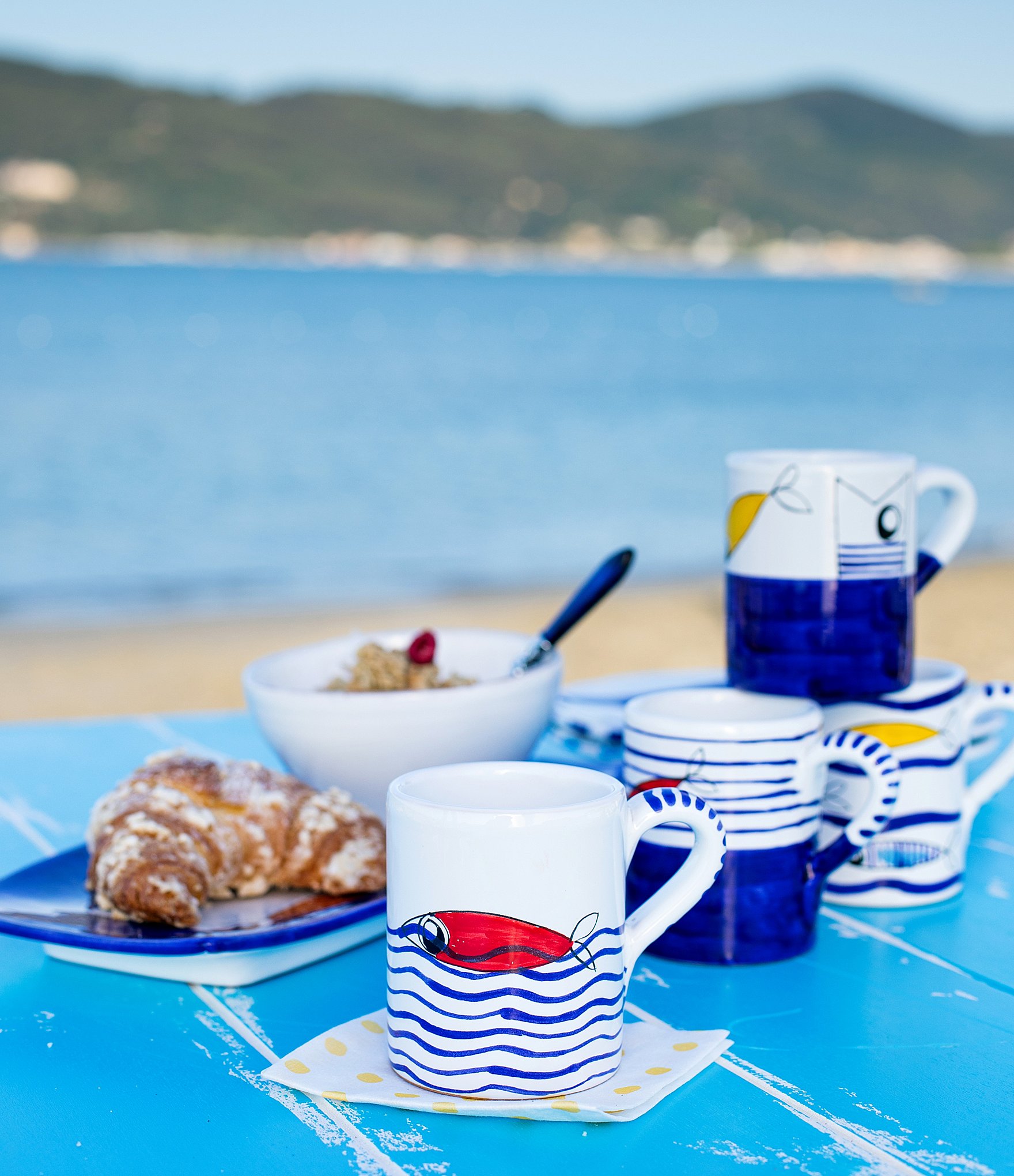 VIETRI Pesce Pazzo Diving Fish Mug