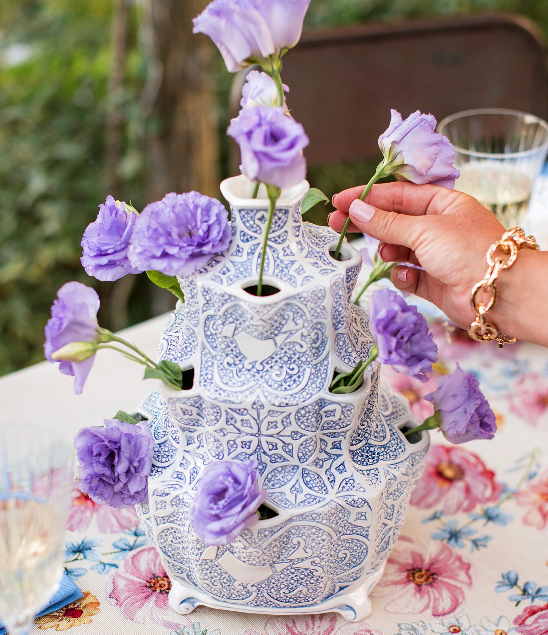 VIETRI Uccello Blu Collection Structural Tulipiere Vase