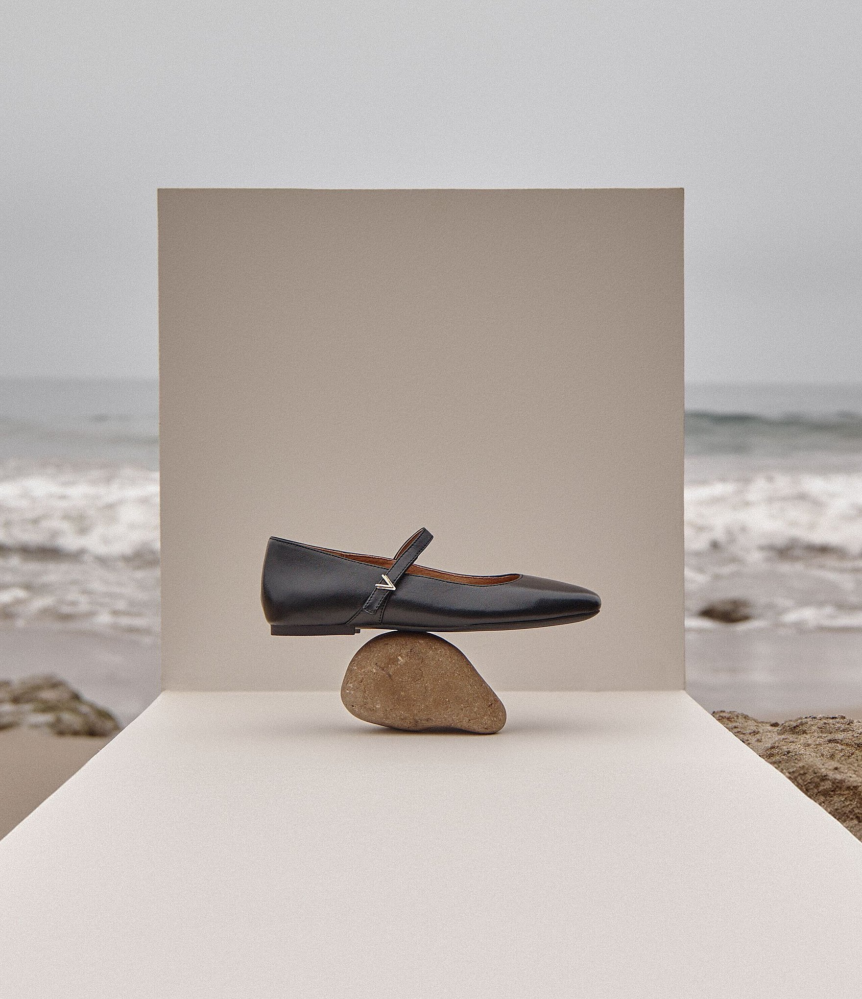 Vionic Alameda Leather Mary Jane Flats