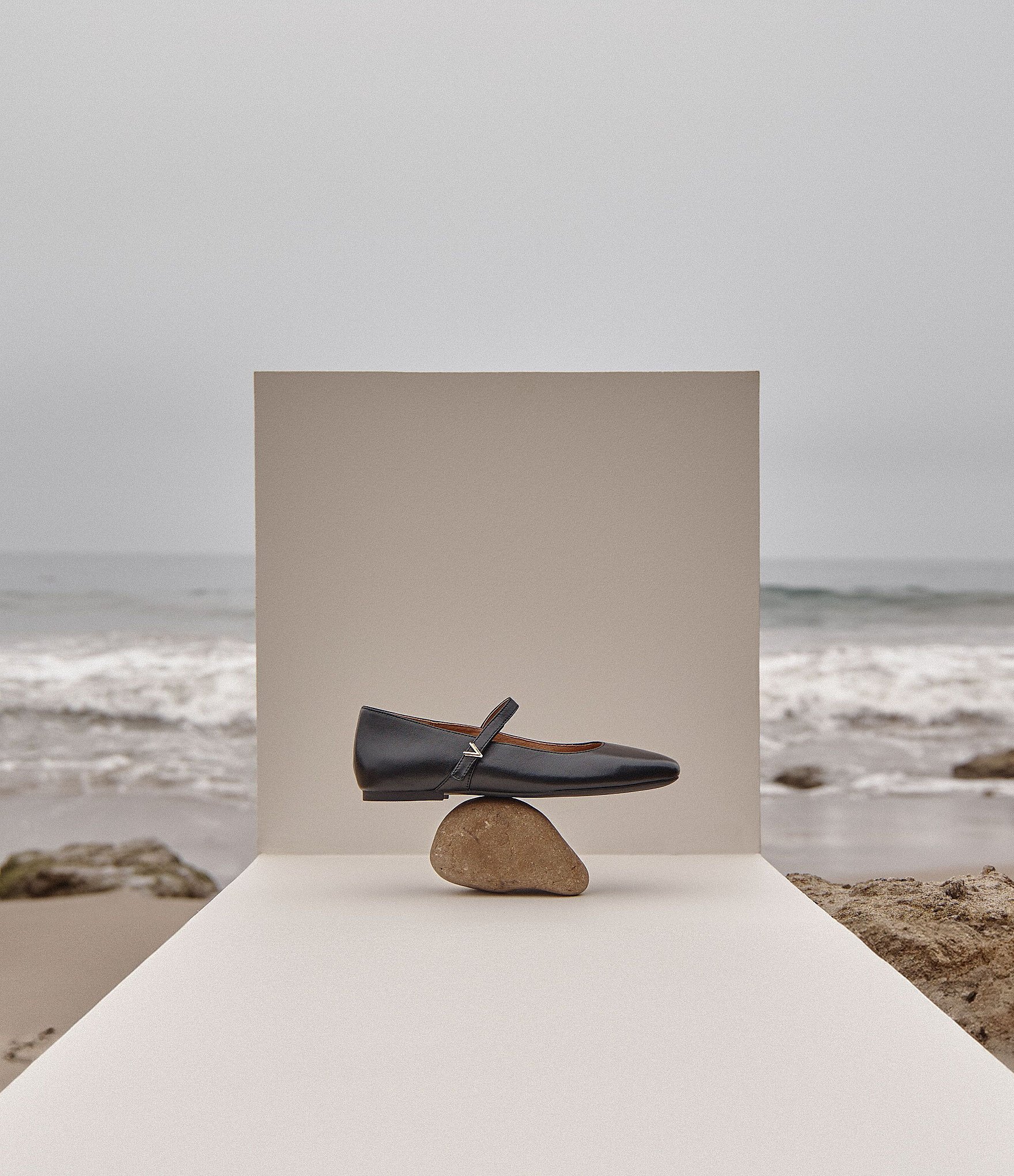 Vionic Alameda Leather Mary Jane Flats