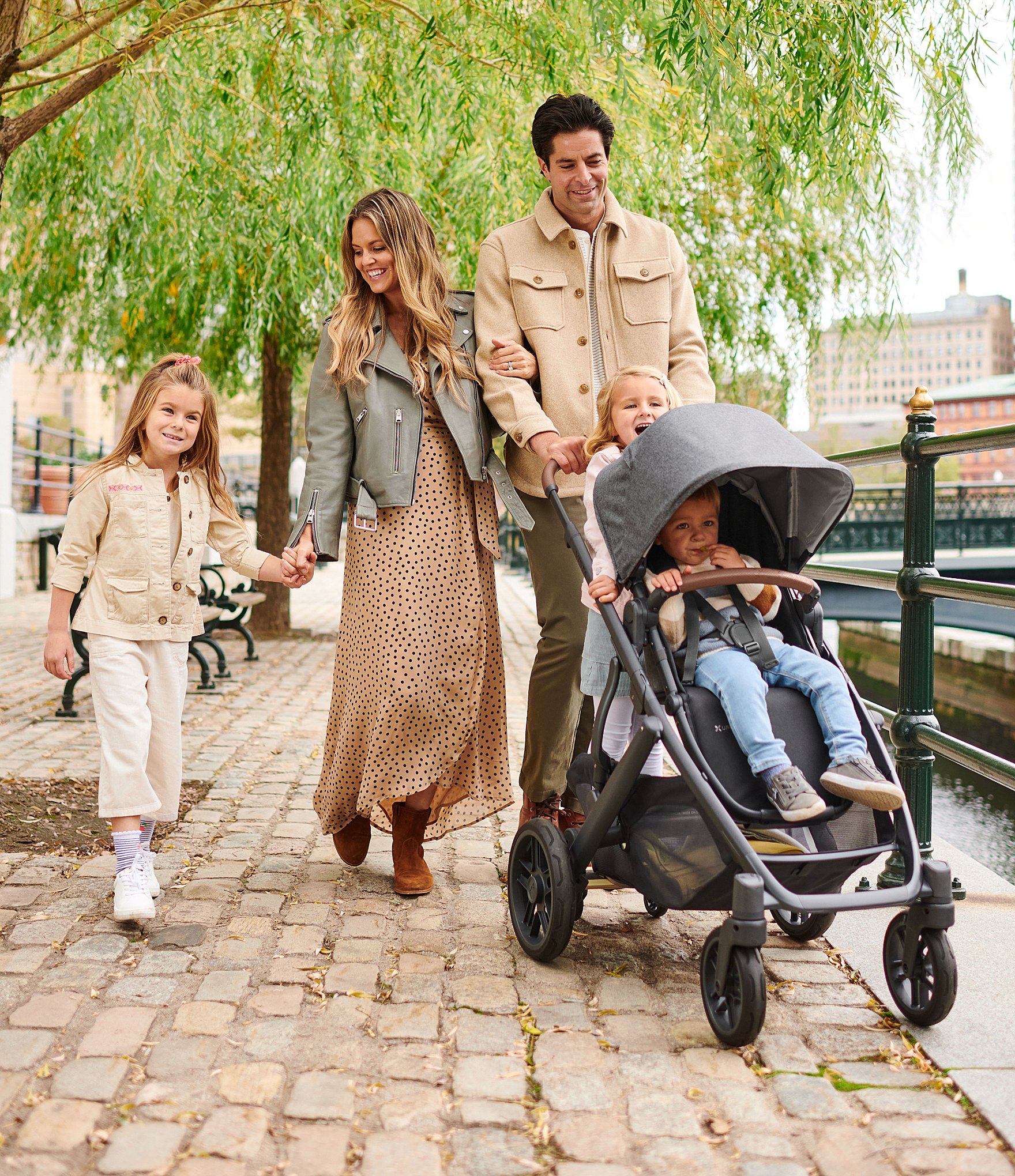 UPPAbaby VISTA V2 Convertible Single-To-Double With Bassinet Stroller System