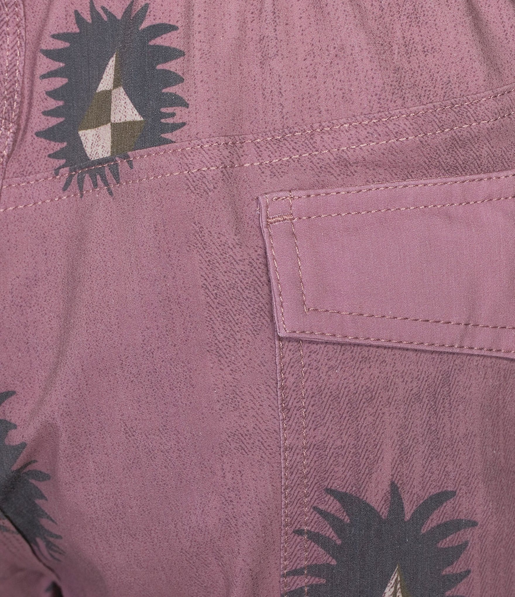 Volcom Psyche 17#double; Outseam Swim Trunks